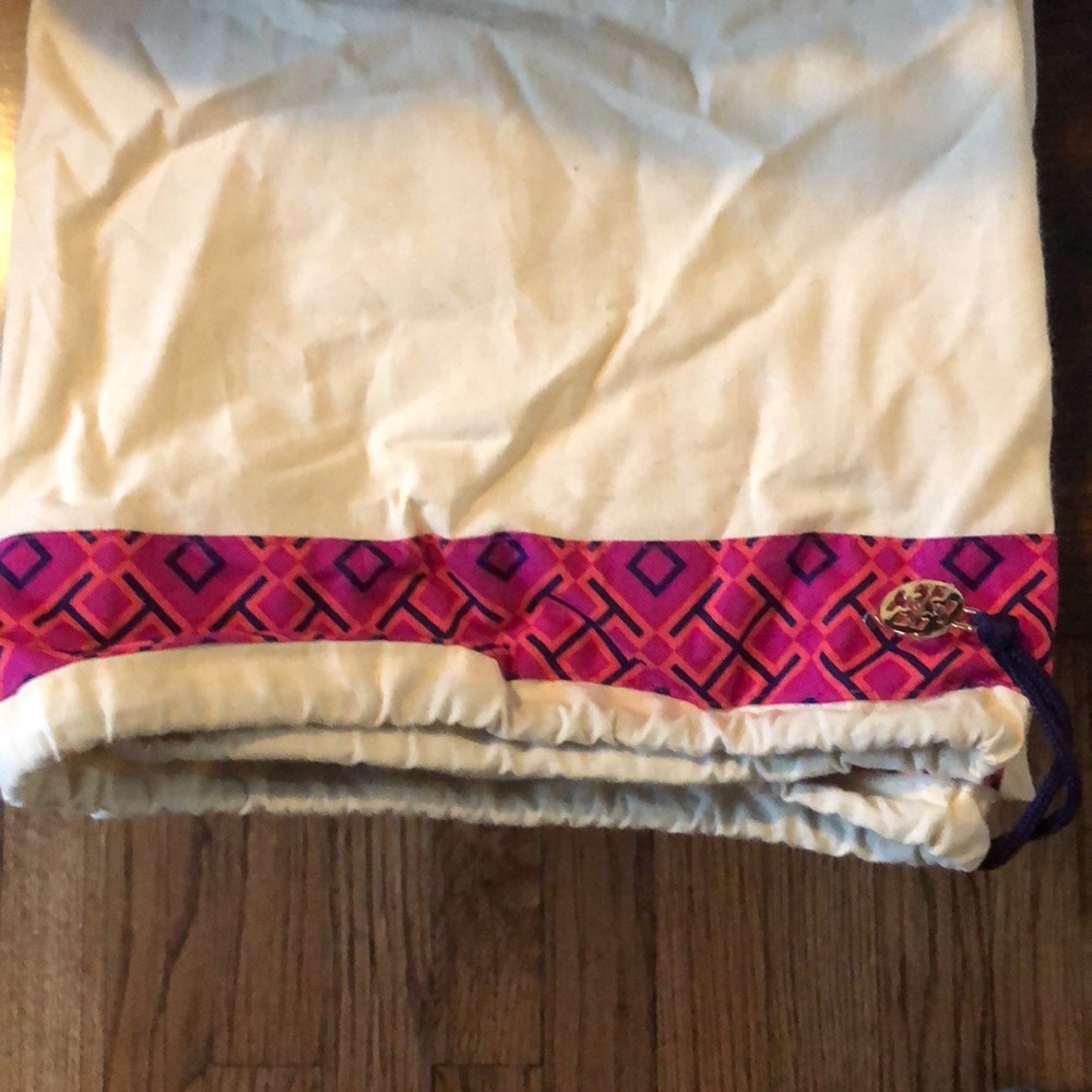 Tory Burch McGraw Purse!! Gently used! All tags and dust bag included! - Picture 9 of 15